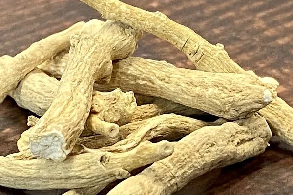 Dried ashwagandha root pieces