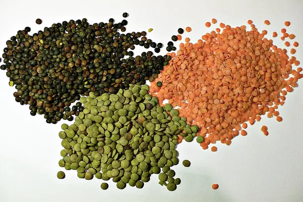 Three kinds of lentils: black, green and red