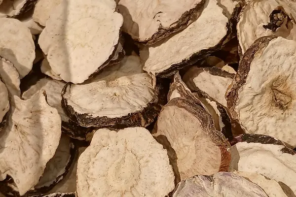 Dried maca root slices